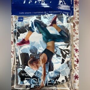 Women's Printed Active Capri Leggings -gray and blue